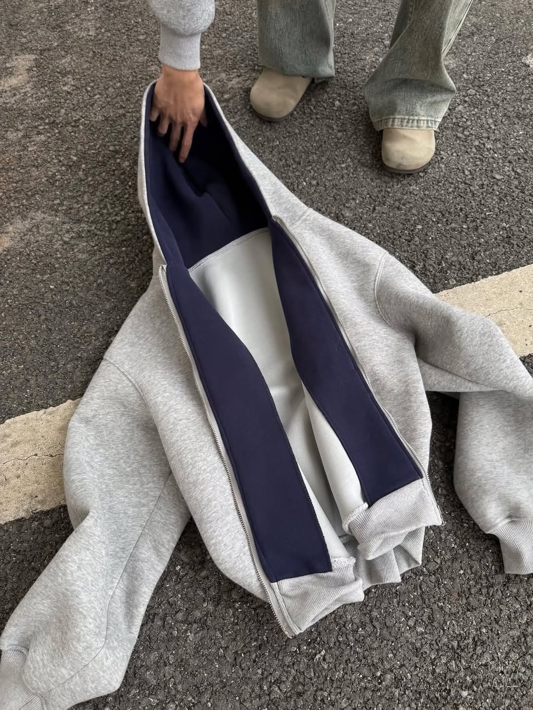 Contrast Lined Zip-Up Hoodie