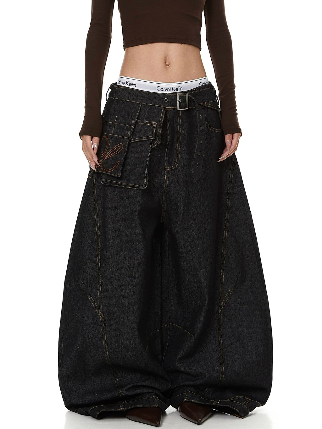 Belted Utility Cargo Pouch Curved Wide-Leg Jeans