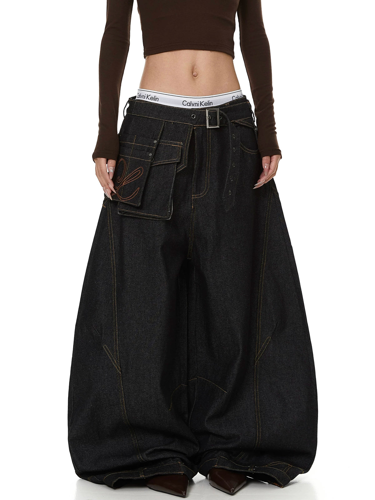 Belted Utility Cargo Pouch Curved Wide-Leg Jeans