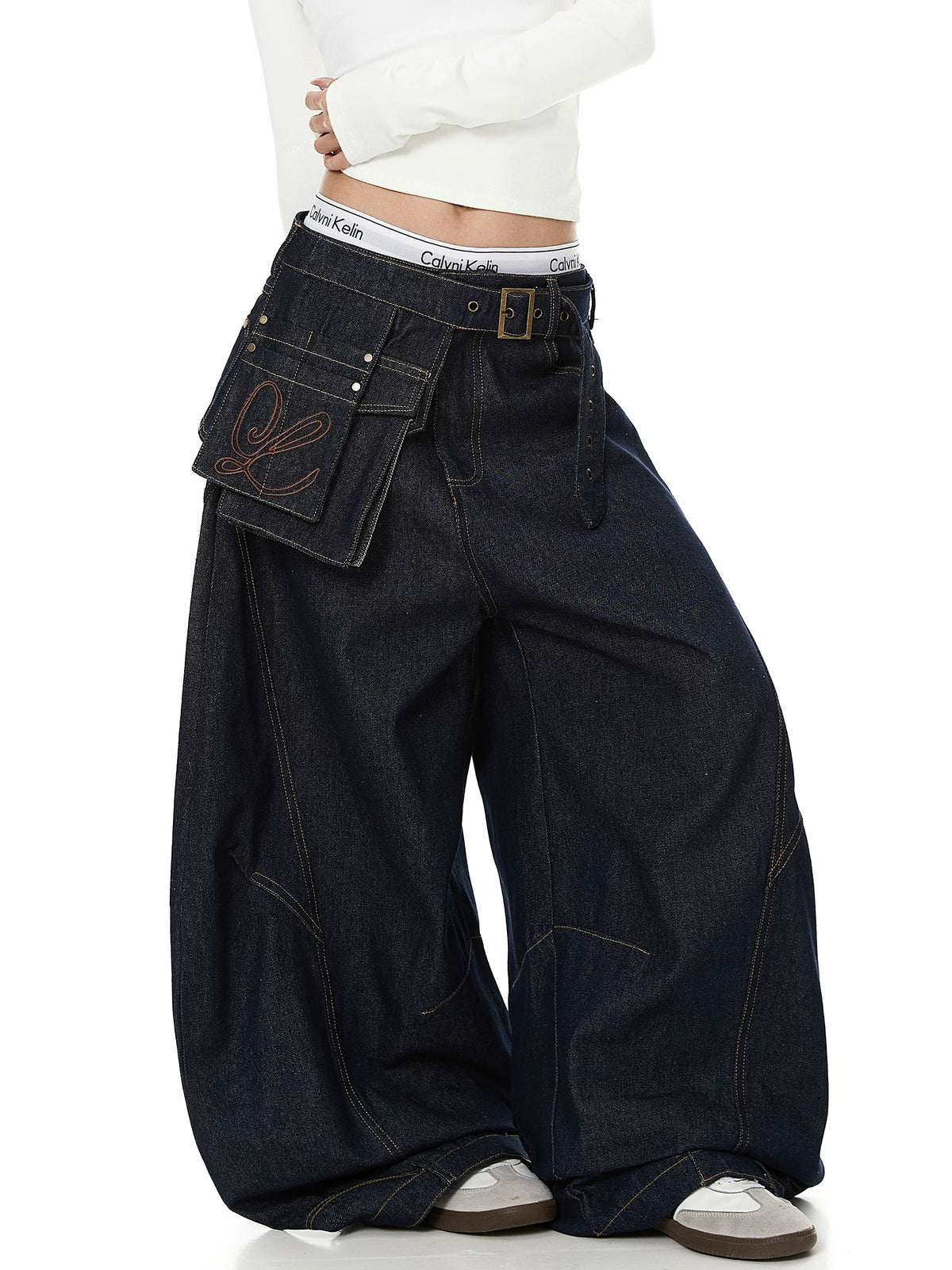 Belted Utility Cargo Pouch Curved Wide-Leg Jeans