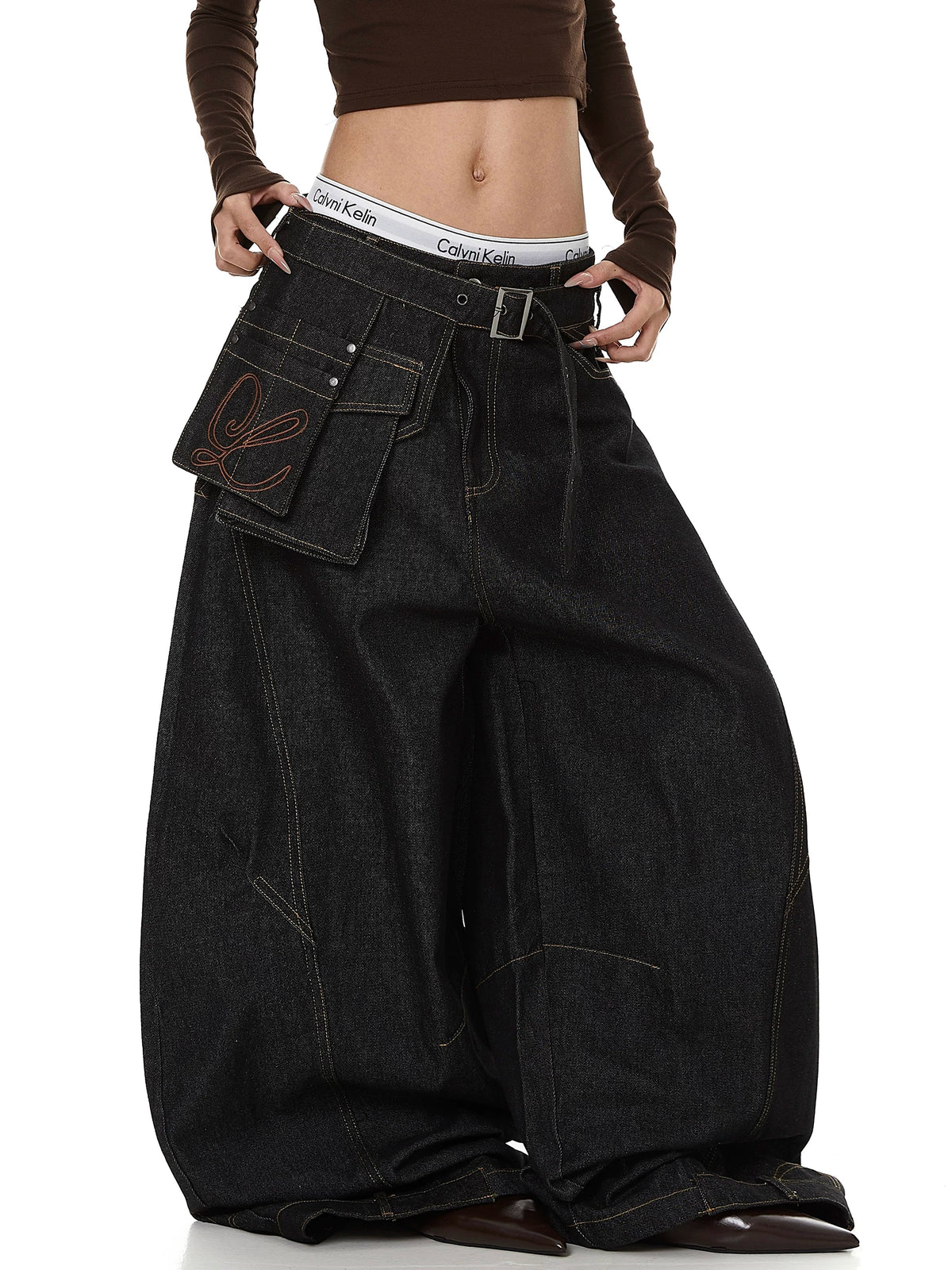 Belted Utility Cargo Pouch Curved Wide-Leg Jeans