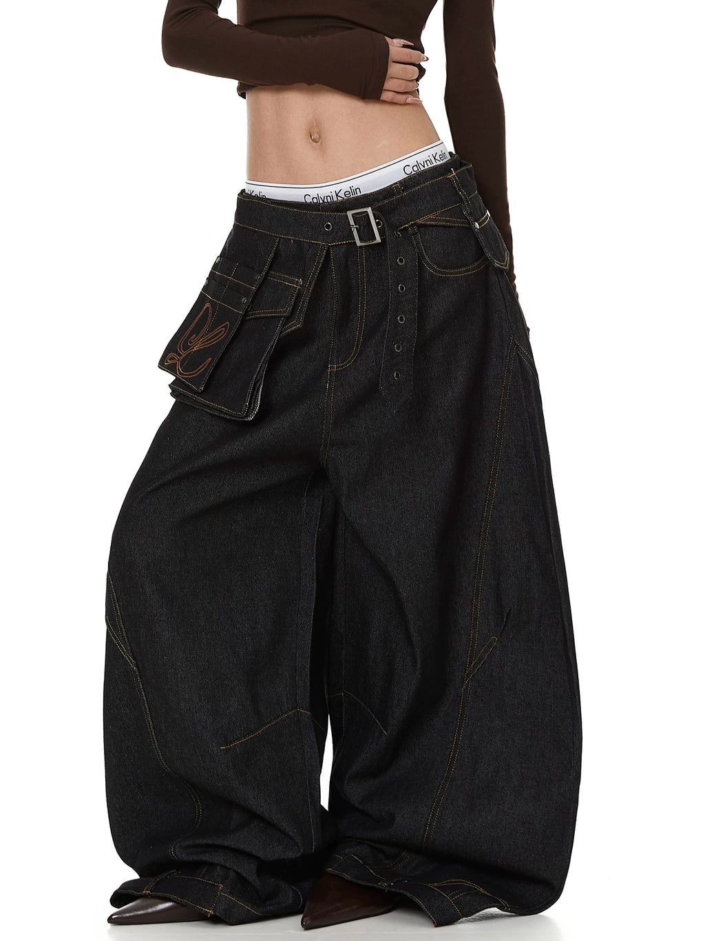 Belted Utility Cargo Pouch Curved Wide-Leg Jeans