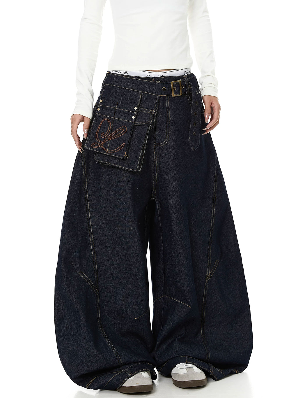 Belted Utility Cargo Pouch Curved Wide-Leg Jeans