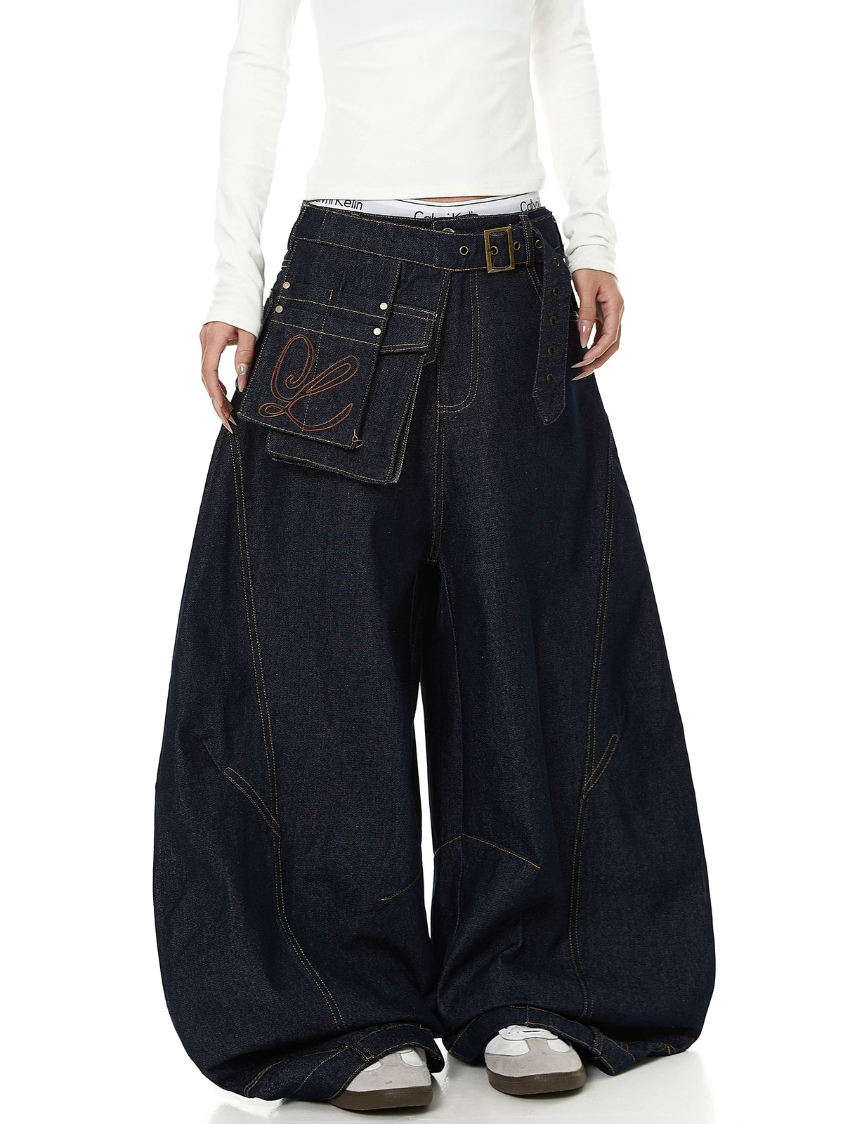 Belted Utility Cargo Pouch Curved Wide-Leg Jeans