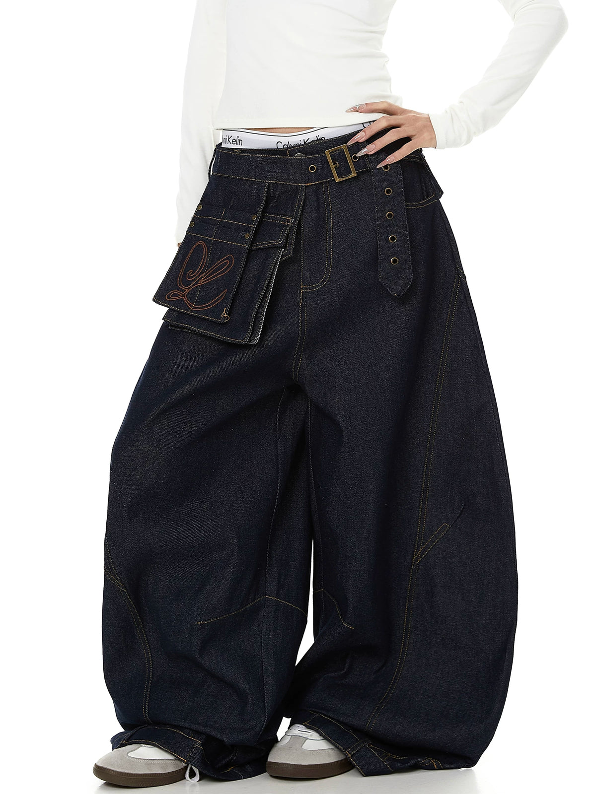 Belted Utility Cargo Pouch Curved Wide-Leg Jeans